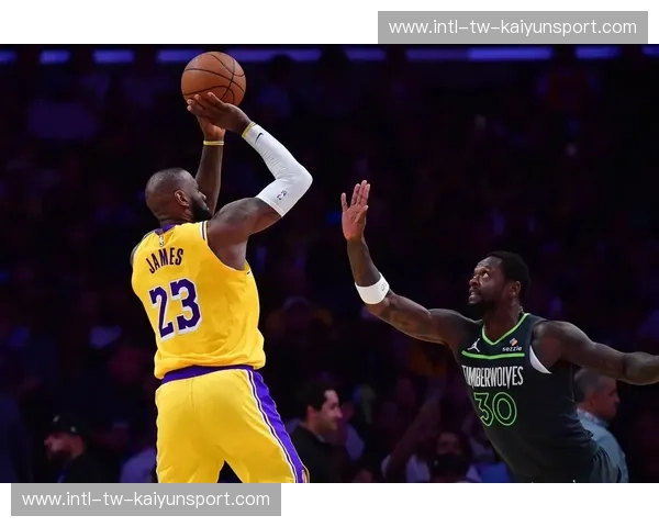 名记:詹姆斯决定执行下赛季的球员选项,成为NBA历史上首位征战23个赛季的球员!